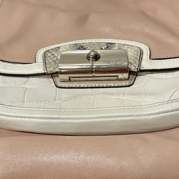 *NWOT* Coach Pink and White Shoulder Bag - Picture 2 of 11